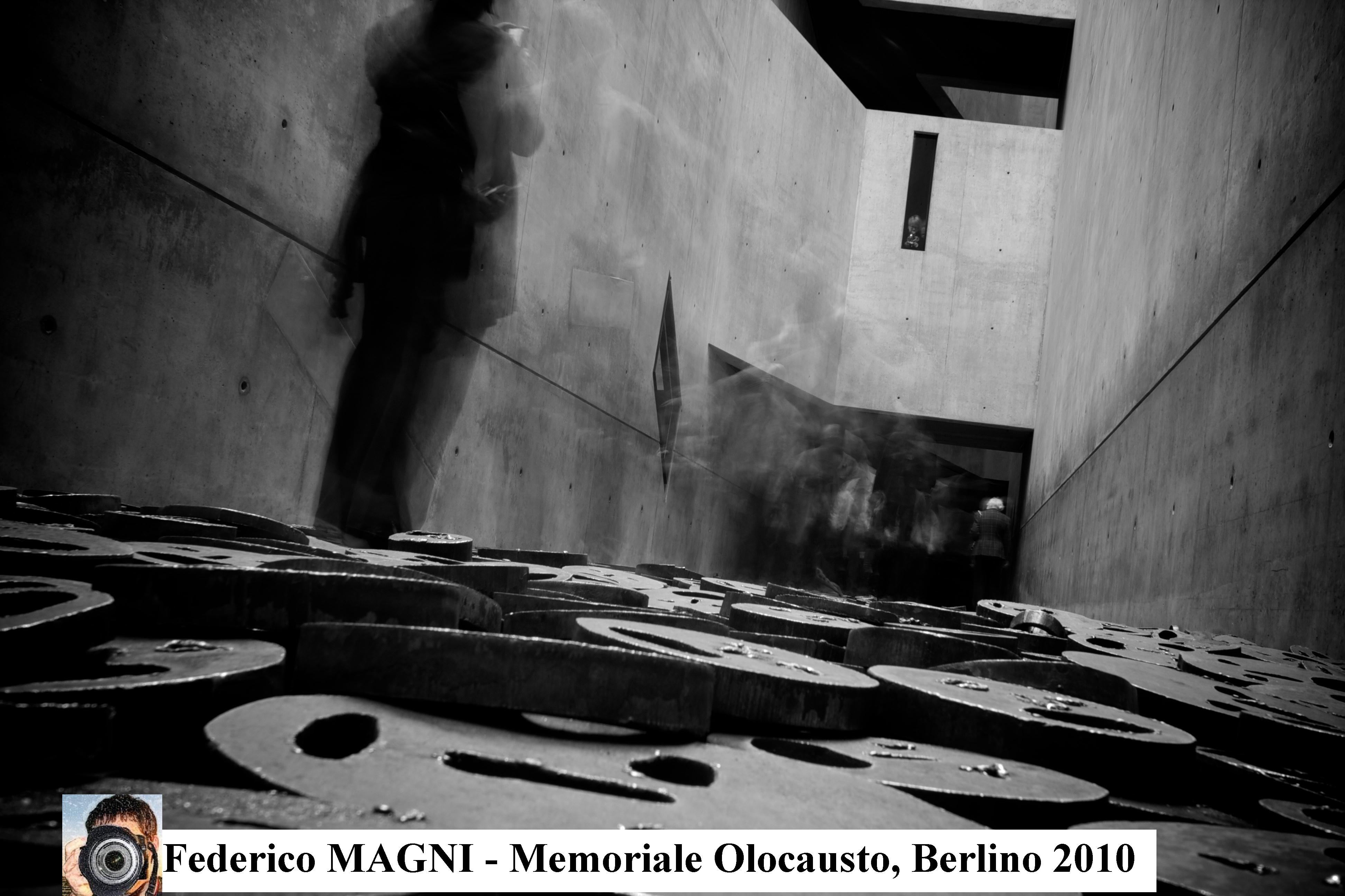 Federico Magni-Berlino 2010 Memoriale Olocausto - Copia