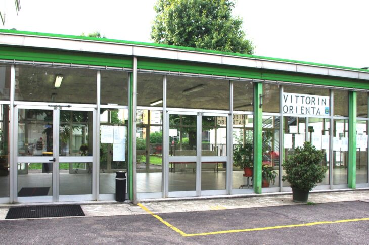 Fotografia di Ingresso del Liceo Scientifico Elio Vittorini